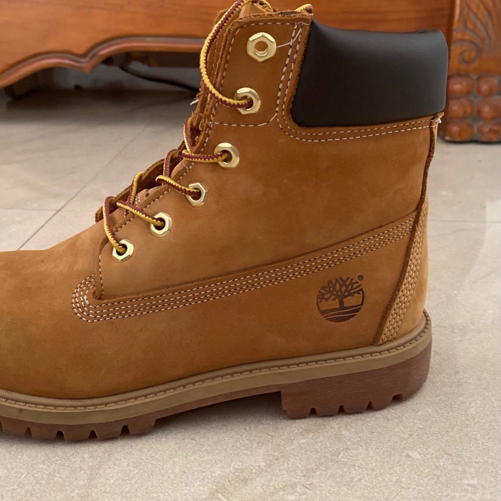 Size 7 Timberlands barely used! No box
